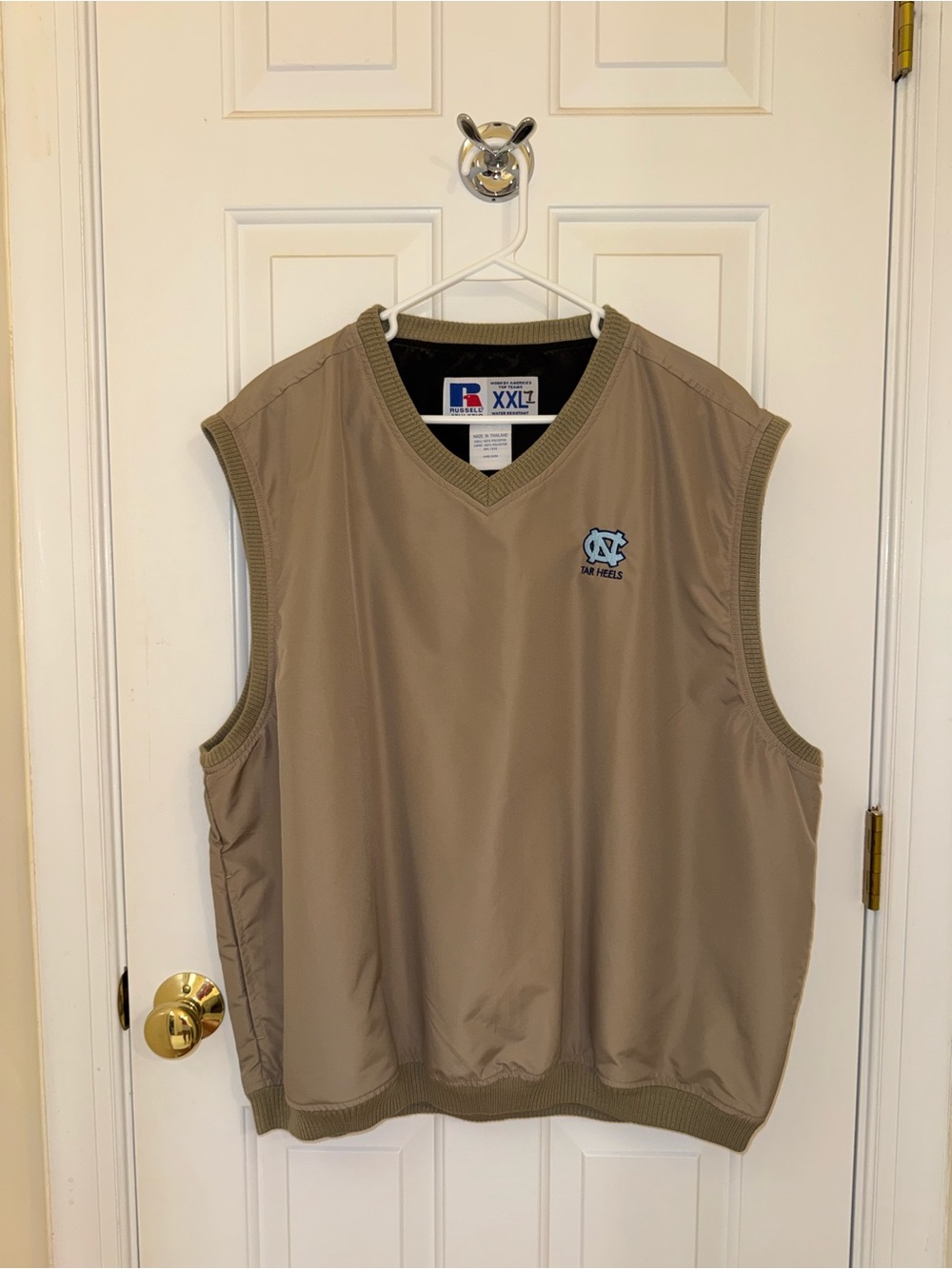 Vintage Russell Athletic XXL V-Neck Sleeveless Vest with UNC Tar Heels Logo